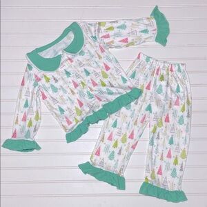 BOUTIQUE EUC Colorful Christmas Tree Ruffle Peter Pan Collar Pajama Set